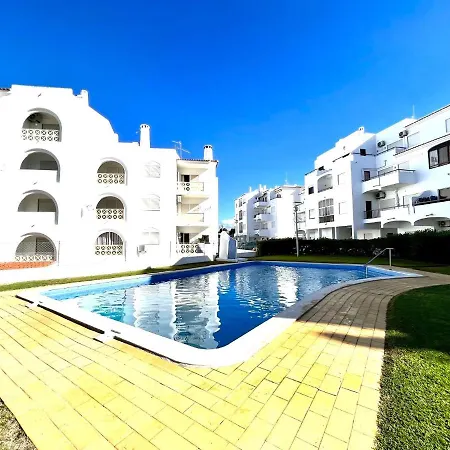 Апартаменты Downtown With Pool By Homing