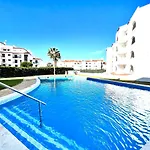 Apartman Downtown With Pool By Homing