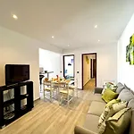 Downtown With Pool By Homing Apartman *