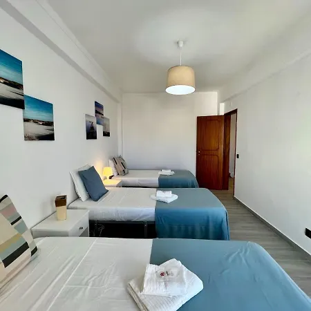 Downtown With Pool By Homing Apartmán *