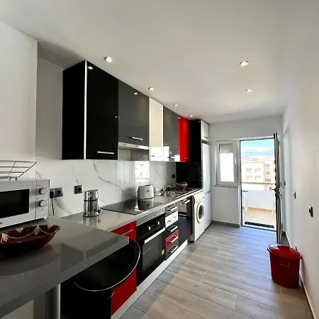 Downtown With Pool By Homing Apartmán *