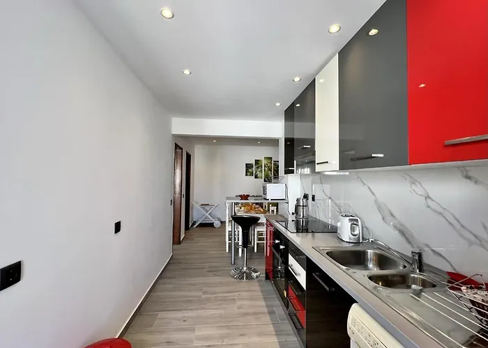 Downtown With Pool By Homing Lejlighed